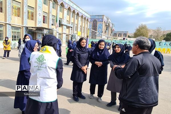 جشن المپیاد ورزشی درون مدرسه‌ای در دبیرستان زینبیه منطقه ۱۳