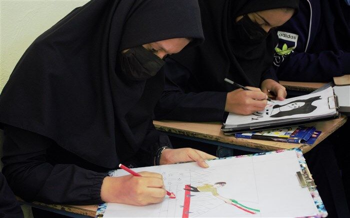 دانش‌آموزان سمنانی با پلاکاردنویسی به استقبال 13 آبان رفتند