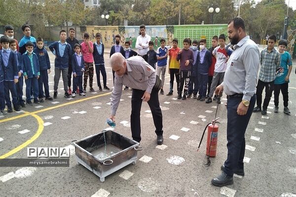 برگزاری مانور پدافندغیرعامل در منطقه کهریزک