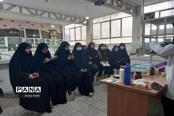 کارگاه حضوری پژوهش‌سرای رازی ناحیه۲ به‌مناسبت روز آزمایشگاه