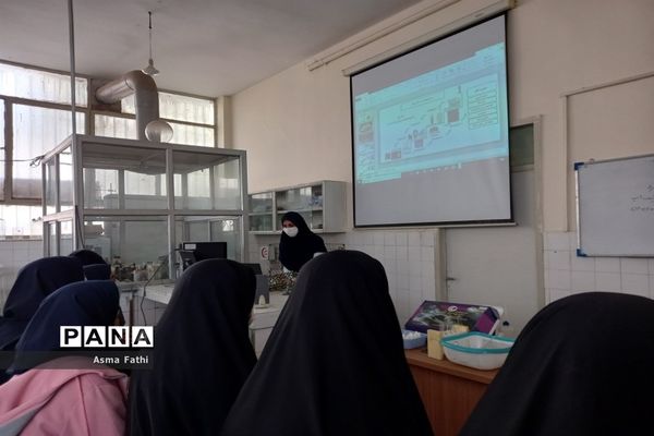 کارگاه حضوری پژوهش‌سرای رازی ناحیه۲ به‌مناسبت روز آزمایشگاه