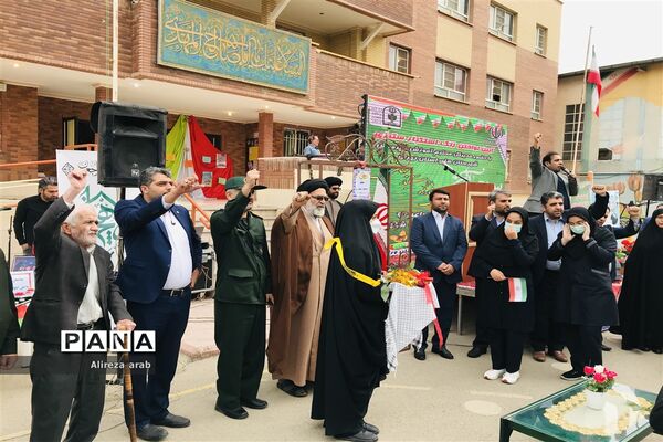 آیین نواختن زنگ استکبار‌ستیزی در ورامین