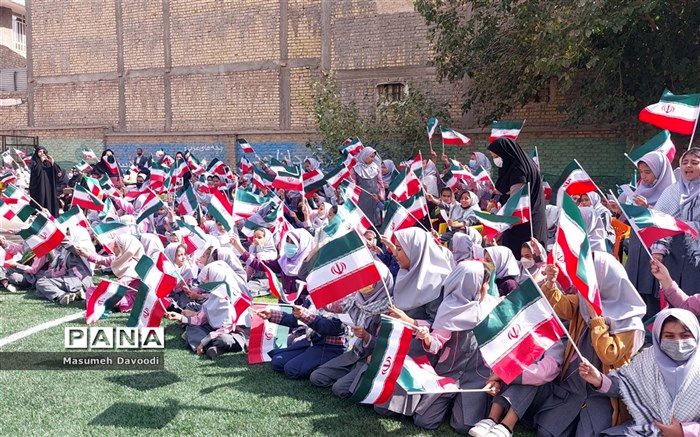 آیین نواخته‌شدن زنگ استکبارستیزی در دبستان سعدی ناحیه ۴ شیراز