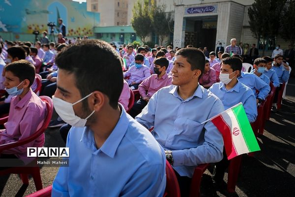 آیین نواختن زنگ استکبار‌ستیزی و روز دانش‌آموز