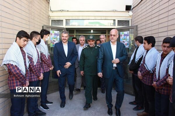 آیین استانی زنگ مبارزه با استکبار جهانی در زنجان