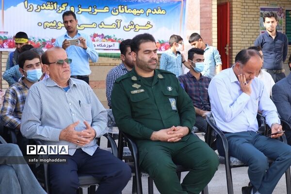 آیین نواختن زنگ استکبار ستیزی در مدارس گله‌دار استان فارس
