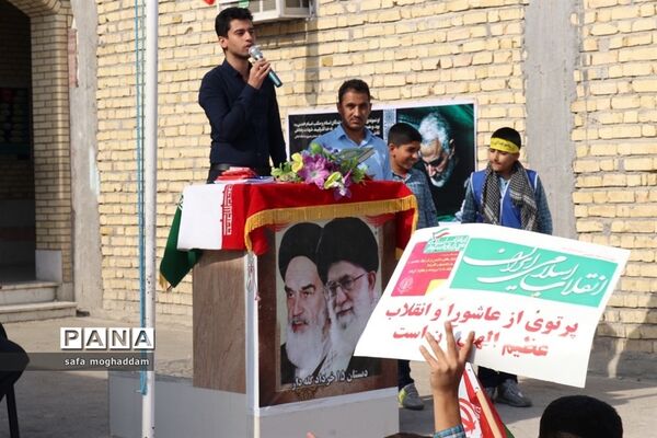 آیین نواختن زنگ استکبار ستیزی در مدارس گله‌دار استان فارس