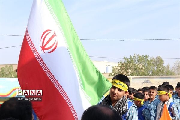 آیین نواختن زنگ استکبار ستیزی در مدارس گله‌دار استان فارس