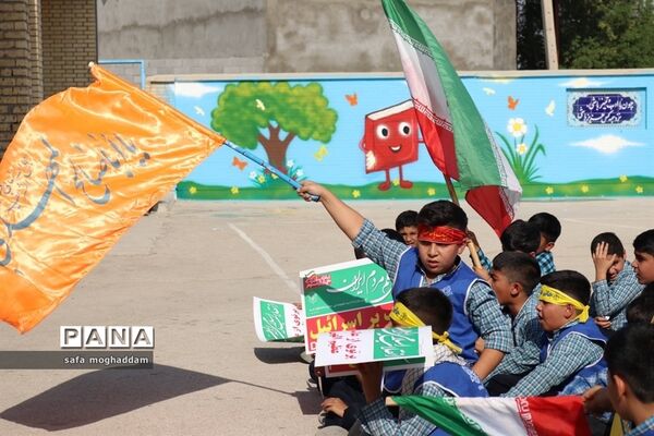 آیین نواختن زنگ استکبار ستیزی در مدارس گله‌دار استان فارس