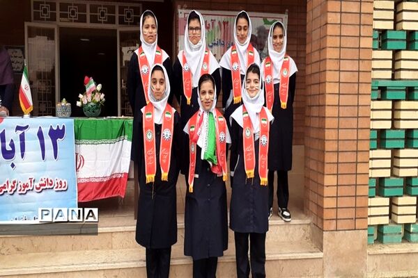 پویش دانش‌آموزی «پرچم نماد وطن» در اندیمشک