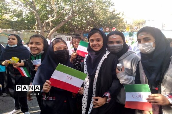 اجرای پویش نقاشی همگانی  و مراسم گرامیداشت روز دانش‌آموز در مدارس منطقه4 شهر تهران
