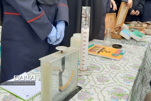 بزرگداشت روز آزمایشگاه در دبیرستان حدیث کسا خاورشهر