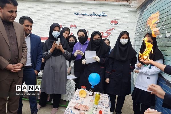 بزرگداشت روز آزمایشگاه در دبیرستان حدیث کسا خاورشهر