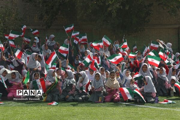 گرامیداشت ۱۳ آبان زنگ استکبار ستیزی در دبستان سعدی