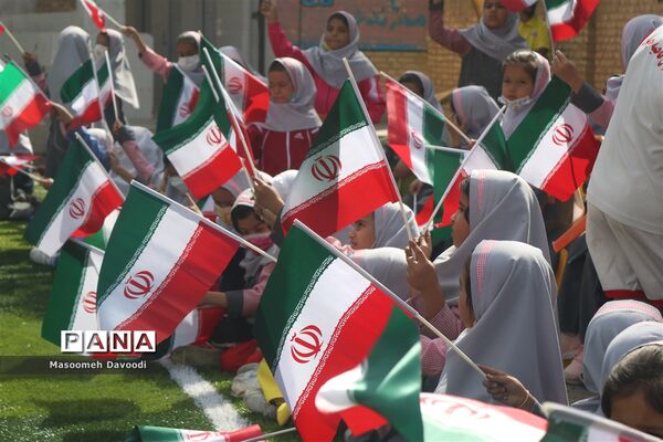 گرامیداشت ۱۳ آبان زنگ استکبار ستیزی در دبستان سعدی