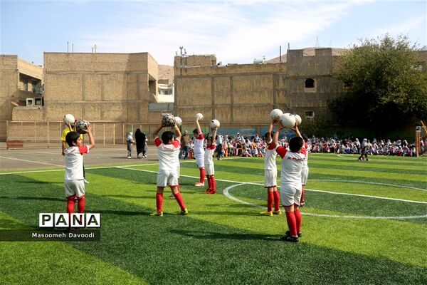 گرامیداشت ۱۳ آبان زنگ استکبار ستیزی در دبستان سعدی
