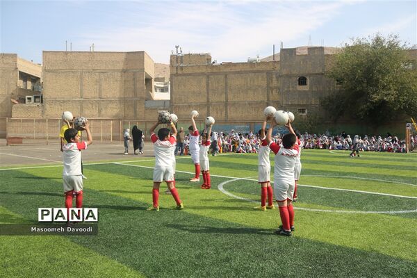 گرامیداشت ۱۳ آبان زنگ استکبار ستیزی در دبستان سعدی