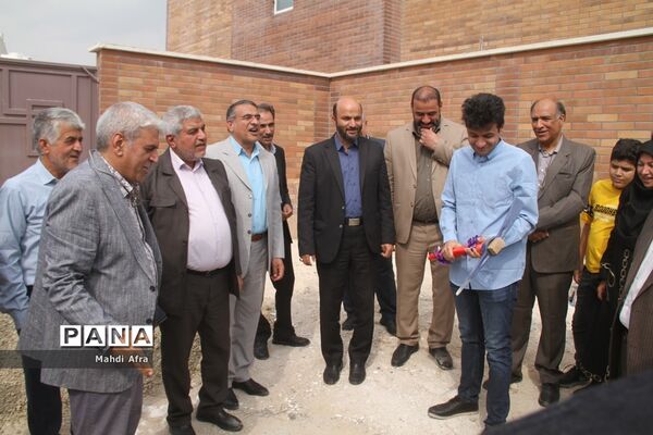 کلنگ زنی پروژه مشارکتی سالن چند منظوره شهید رضا نگهبان در بهبهان