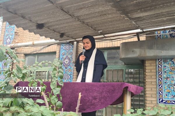 گرامیداشت  روز دانش‌آموز در دبیرستان زینبیه منطقه ۱۳