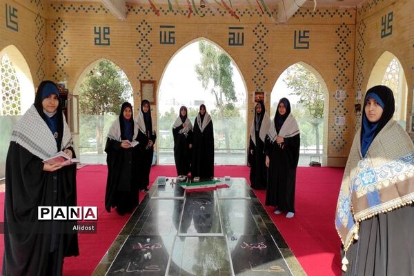 دیدار دانش‌آموزان راه زینب منطقه ۱۳ از مزار شهدای گمنام زینبیه