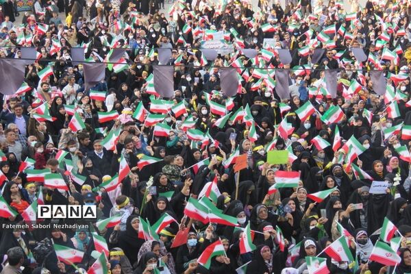 اجتماع دانش‌آموزان شیرازی به یاد شهدای حادثه تروریستی حرم شاهچراغ (ع)