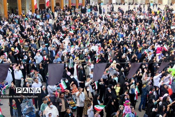 اجتماع دانش‌آموزان شیرازی به یاد شهدای حادثه تروریستی حرم شاهچراغ (ع)