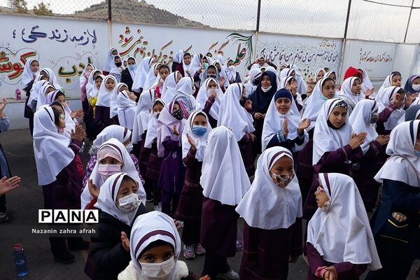 جشن روز دانش‌آموز در دبستان حضرت زهرا(س) رودهن