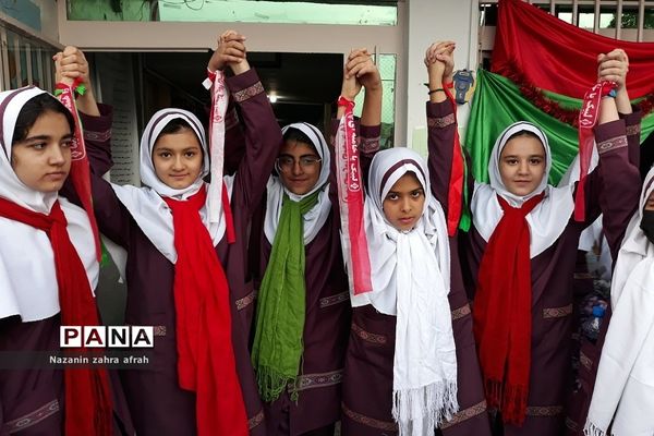 جشن روز دانش‌آموز در دبستان حضرت زهرا(س) رودهن