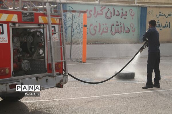 برگزاری مانور پدافند غیرعامل در دبیرستان شاهد امام جواد (ع) شهرستان بهبهان