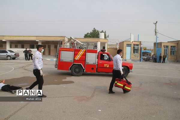 برگزاری مانور پدافند غیرعامل در دبیرستان شاهد امام جواد (ع) شهرستان بهبهان