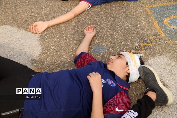 برگزاری مانور پدافند غیرعامل در دبیرستان شاهد امام جواد (ع) شهرستان بهبهان