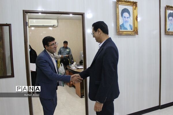 نشست نمایندگان مجلس دانش‌آموزی استان بوشهر با معاون آموزش متوسطه استان