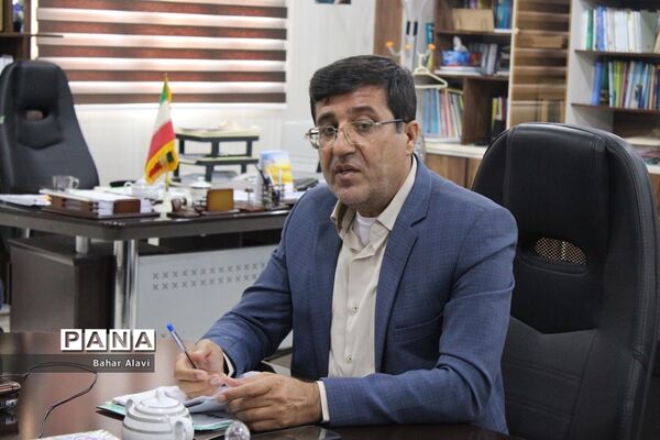 نشست نمایندگان مجلس دانش‌آموزی استان بوشهر با معاون آموزش متوسطه استان