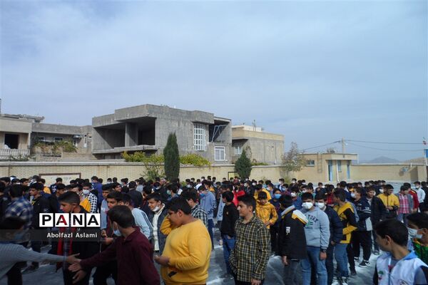 نواخته شدن زنگ استکبارستیزی در آموزشگاه شهید ظهیری در اقلید استان فارس