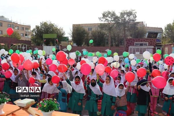 نواخته شدن زنگ استکبار ستیزی در مدارس آباده