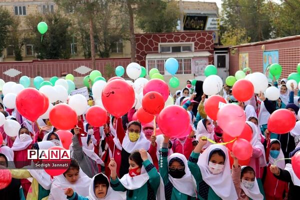 نواخته شدن زنگ استکبار ستیزی در مدارس آباده