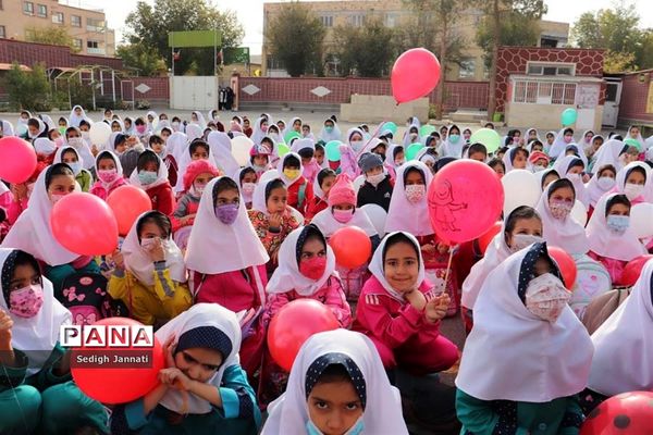 نواخته شدن زنگ استکبار ستیزی در مدارس آباده