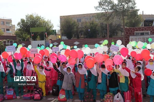 نواخته شدن زنگ استکبار ستیزی در مدارس آباده