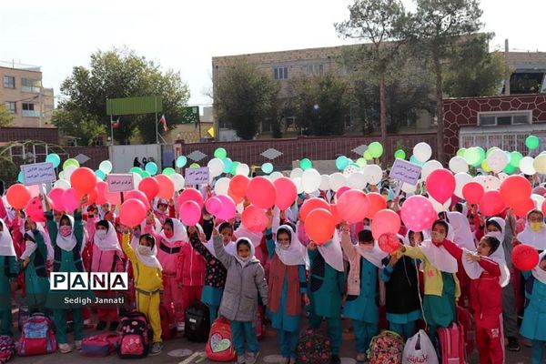 نواخته شدن زنگ استکبار ستیزی در مدارس آباده