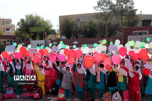نواخته شدن زنگ استکبار ستیزی در مدارس آباده