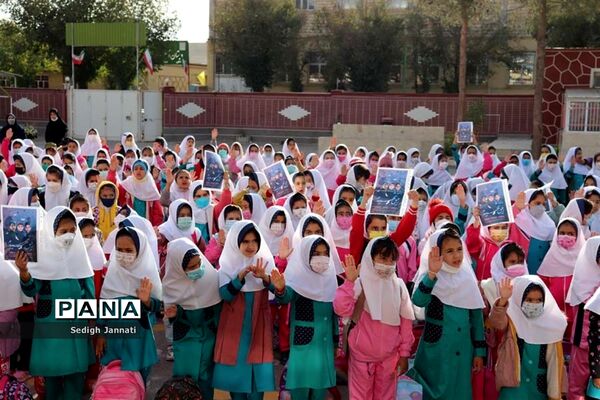 نواخته شدن زنگ استکبار ستیزی در مدارس آباده