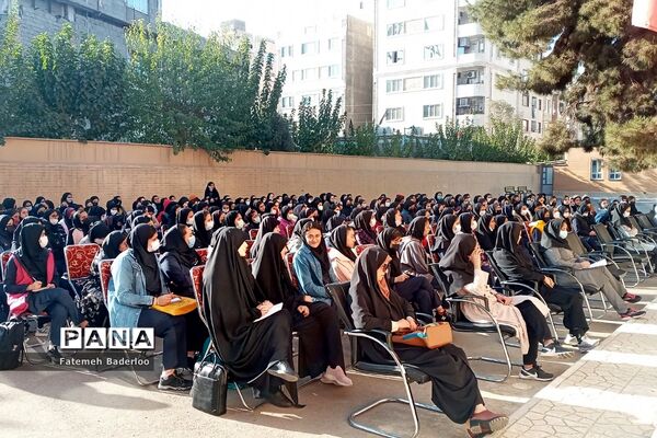 برگزاری مراسم روز دانش‌آموز در دبیرستان نمونه دولتی ولایت ناحیه دو بهارستان