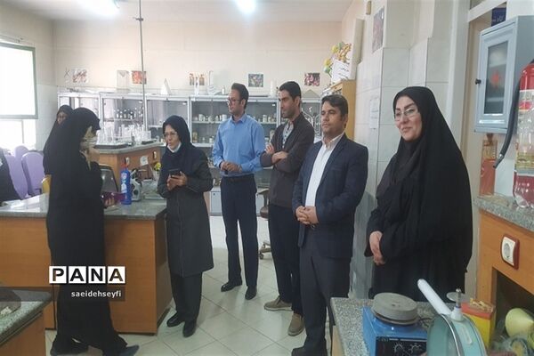 روز آزمایشگاه در پژوهش سرای کاوش  کهریزک