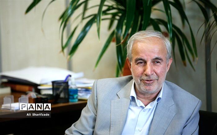 دانش‌آموزان ایرانی در جهت مبارزه با استکبار ثابت‌قدم هستند