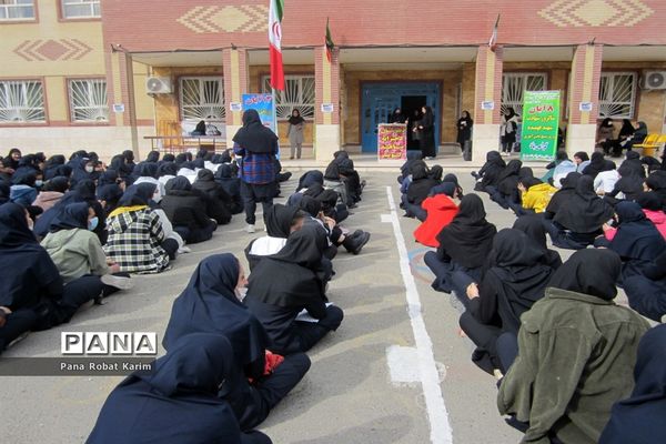 برگزاری مراسم یوم‌الله ۱۳آبان و استکبار‌ستیزی در مدرسه شاهد کوثر رباط کریم