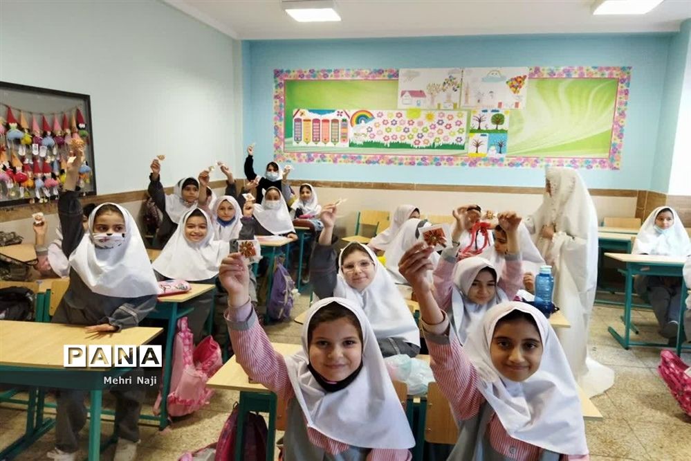 جشن روزدانش‌آموزدرآموزشگاه نشاط اسلامشهر