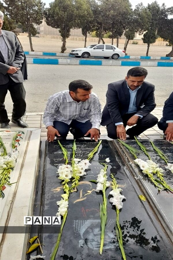 برگزاری مراسم غبارروبی مزار شهدا به مناسبت گرامیداشت یوم الله 13 آبان در البرز