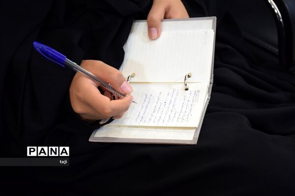 نشست بی واسطه دانش‌آموزان عضو تشکل‌های دانش‌آموزی با معاون شهردار اصفهان