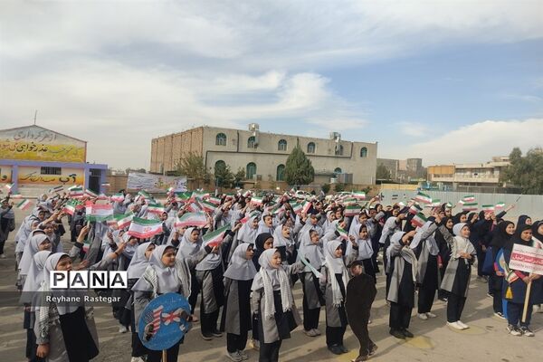 نواختن زنگ استکبارستیزی در مدرسه اتحاد مسلمین