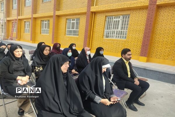 نواختن زنگ استکبارستیزی در مدرسه اتحاد مسلمین